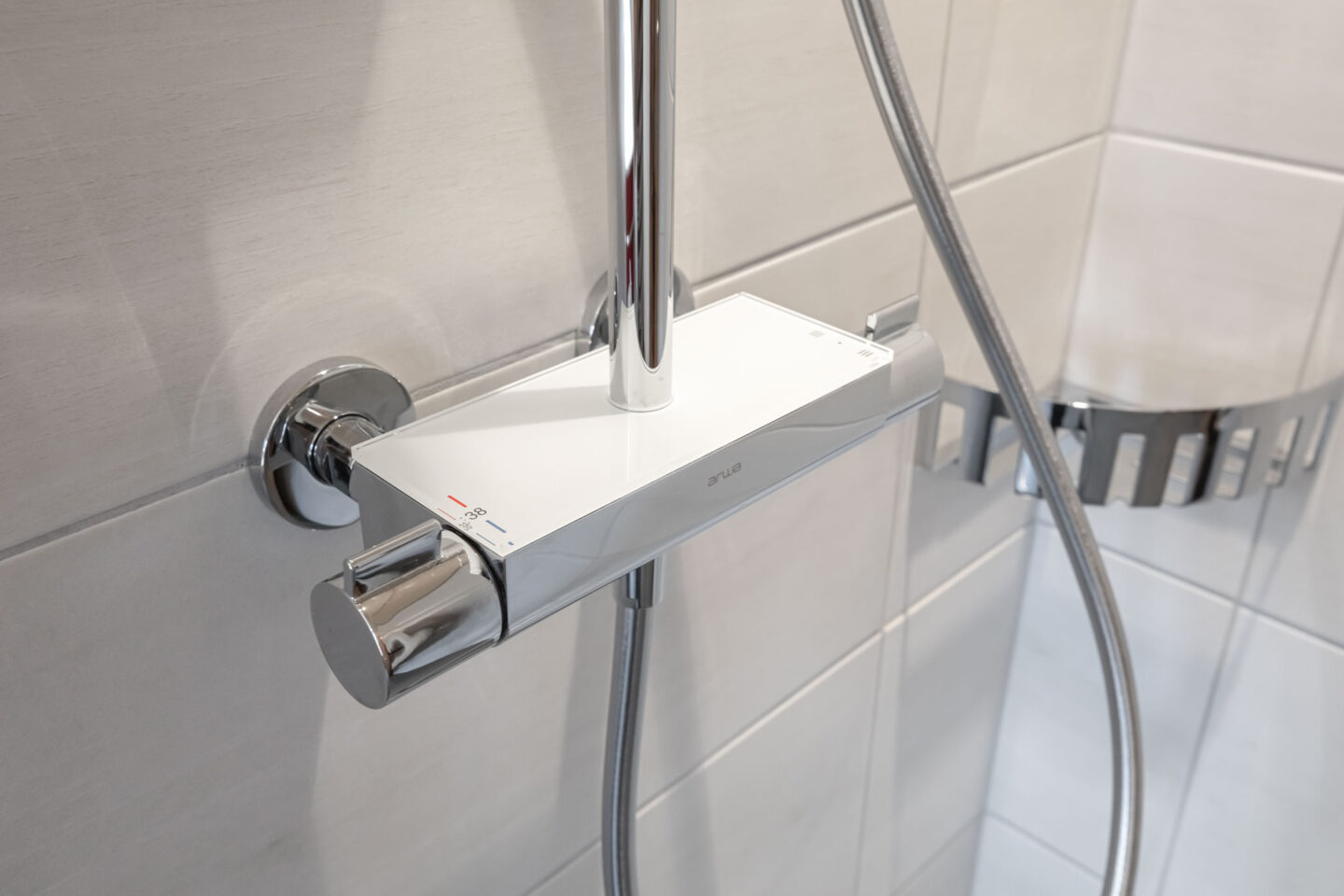 Badezimmer rot - Forrerbau AG